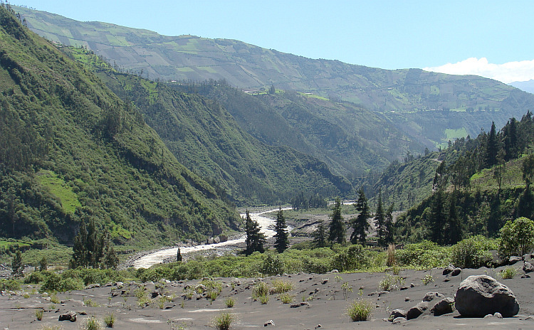 Between Baños and Riobamba