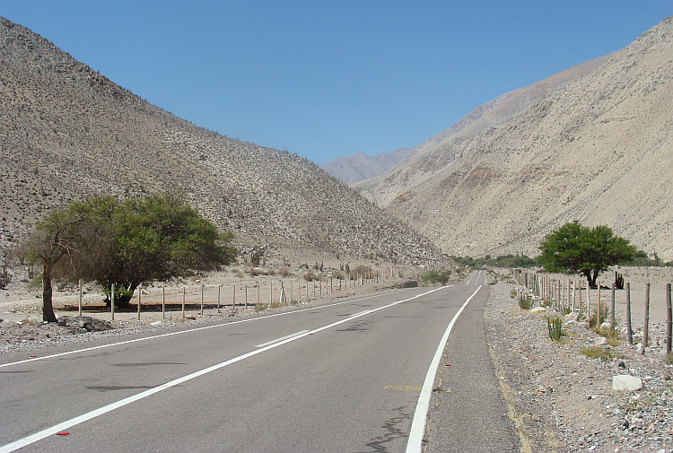 The road from La Serena to the Paso del Agua Negro between Rivadavia and Guanta