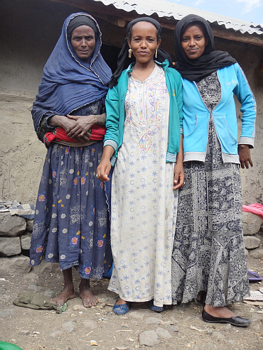 Three women in a settlement halfway the climb