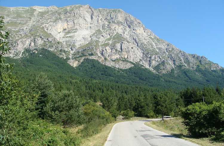 Terugkijkend op de Monti Sibillini vanuit Arquata