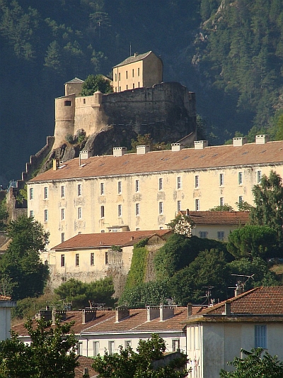 De citadel van Corte in het prille morgenlicht
