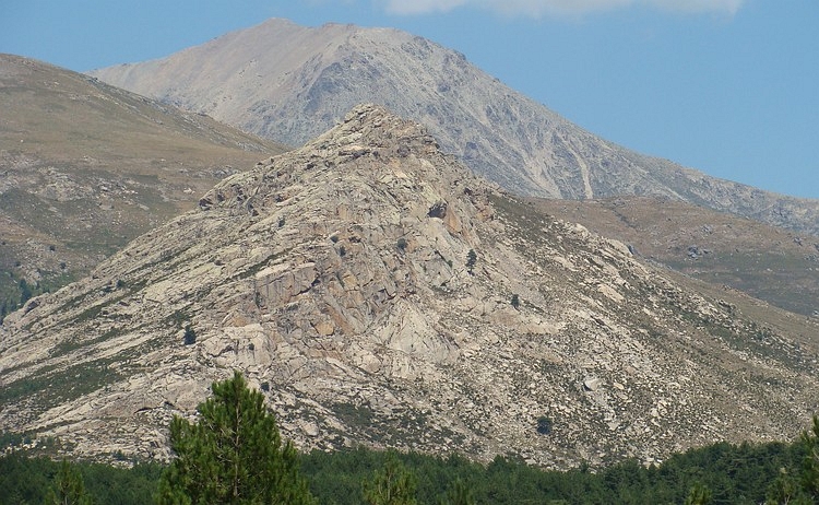 Weg naar de Col de Vergio (1.477 m)