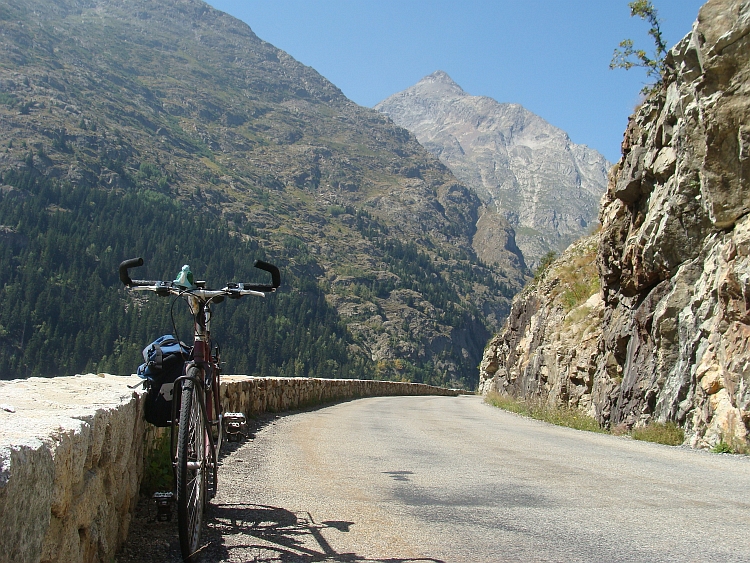My bicycle in the heart of the Ecrins mountains on the way up to La Bérarde