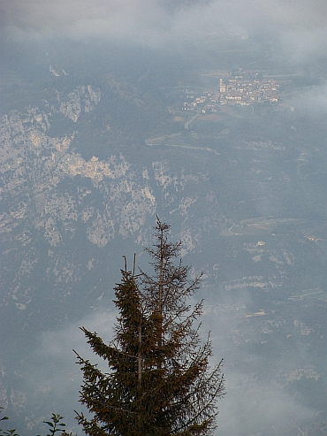 View down on the way to the Monte Baldo