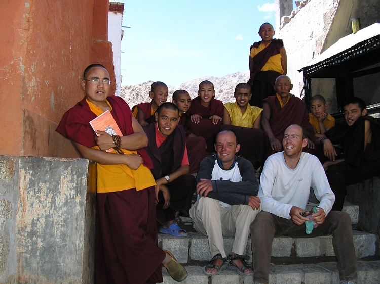 Monniken in het klooster van Phiyang