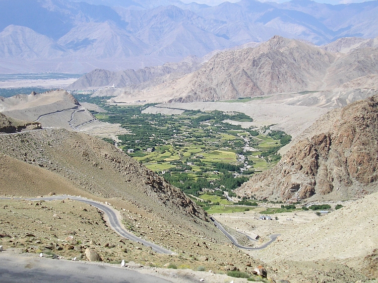 We climb rapidly above the oases of Leh