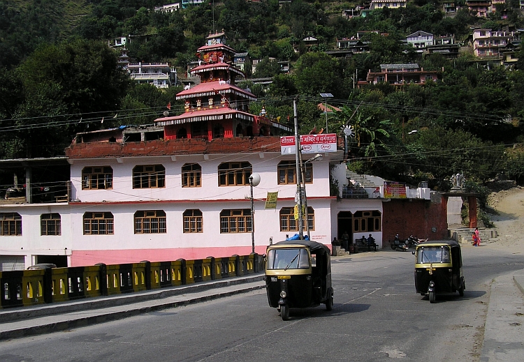 Indian style cabs with Hindu temple, Kullu