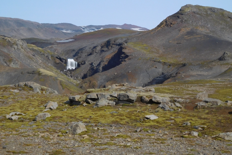 The eruption site is visible in the distance, Fimmvörđuháls trekking