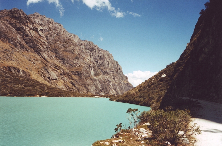 The turquoise waters of the lower LLanganuco lake