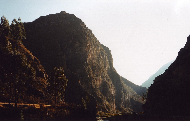 Between Huallanca and La Unión