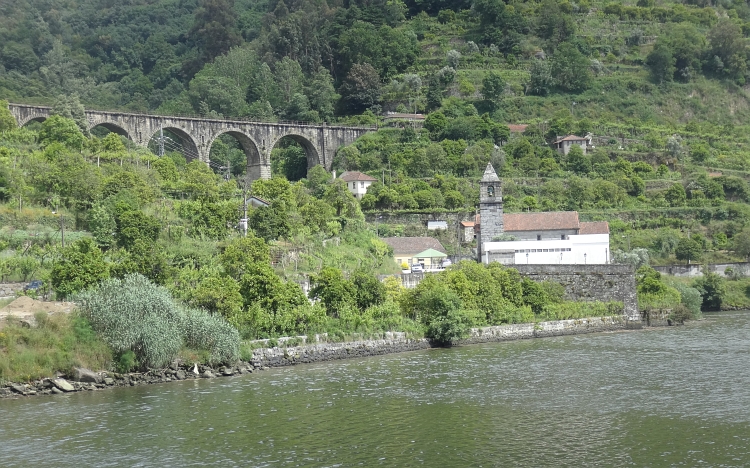 The Douro with railroad bridge near Ribadouro