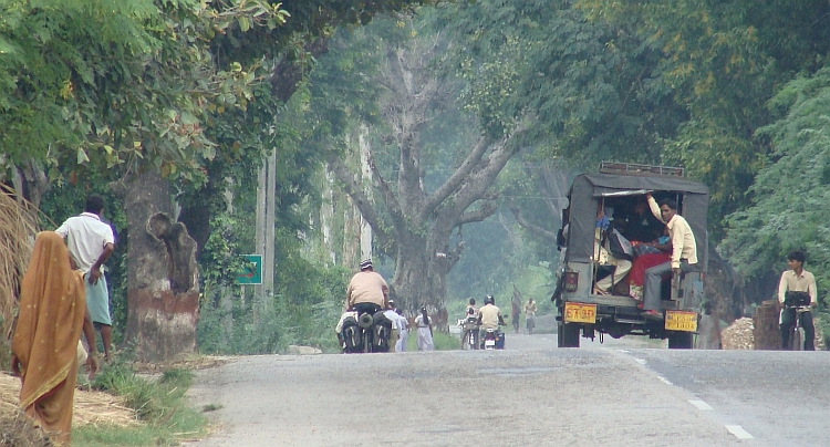 Op de weg tussen Varanasi en Gorakhpur