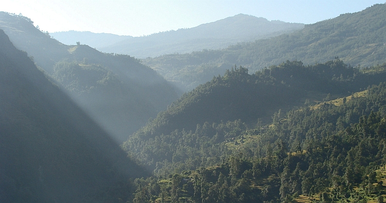 Uitzicht van Tatopani naar de Poon Hill