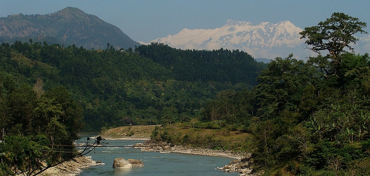 De rivier Marsyangdi met de Annapurna II (7.939 m)